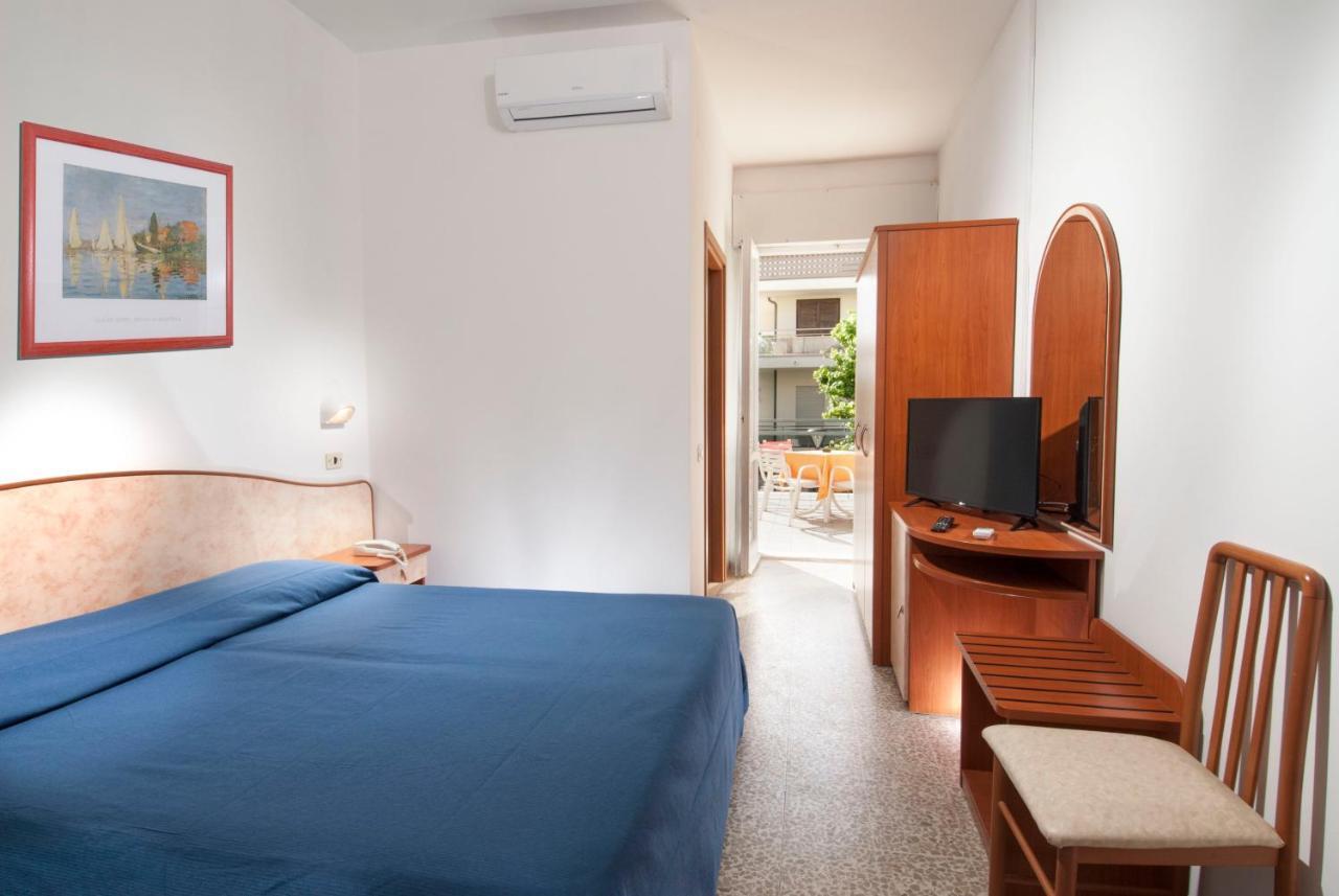 Hotel Holiday Sunshine Summer Misano Adriatico Exterior foto