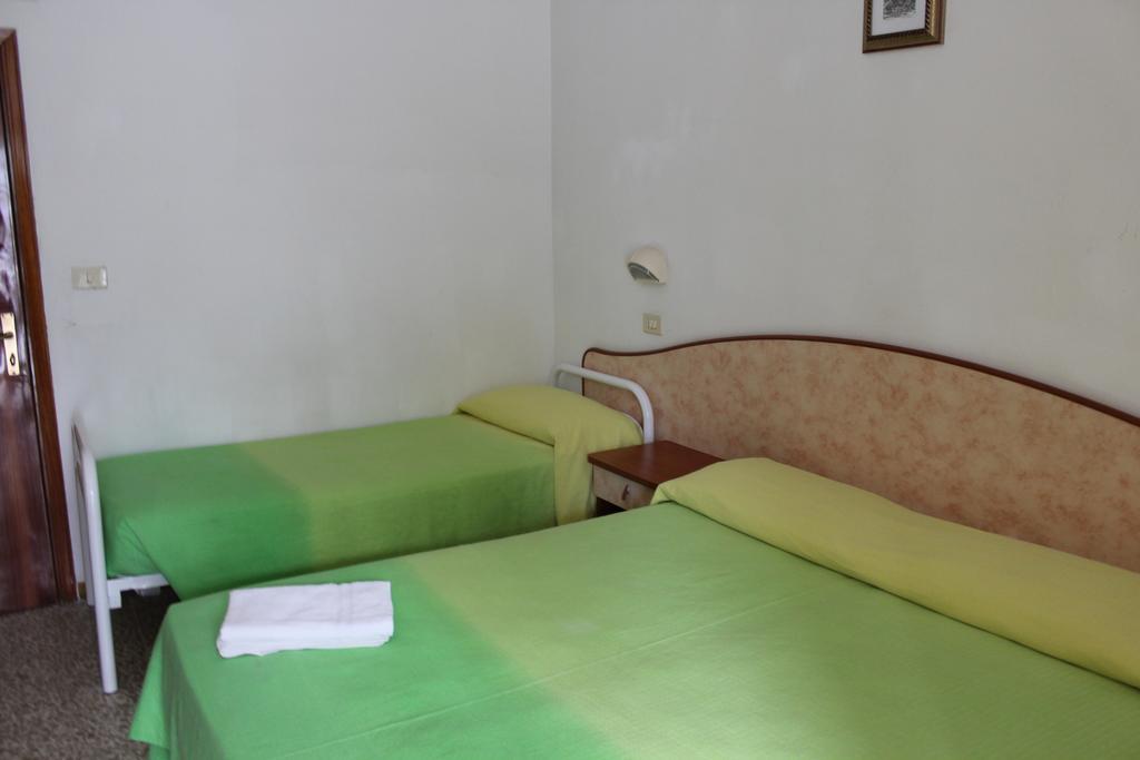 Hotel Holiday Sunshine Summer Misano Adriatico Exterior foto